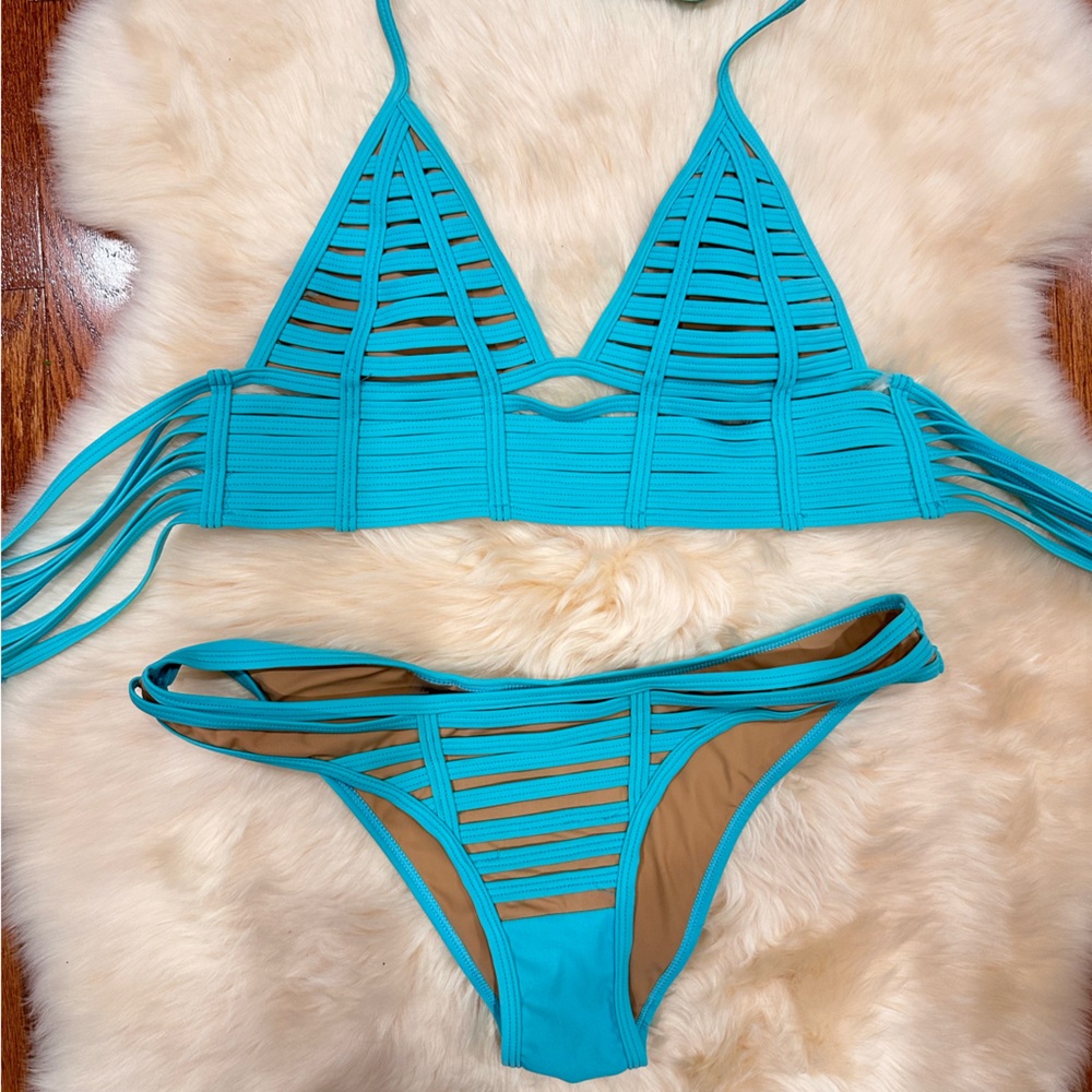 Beach Bunny Swimwear Bikini, S top, M Bottom